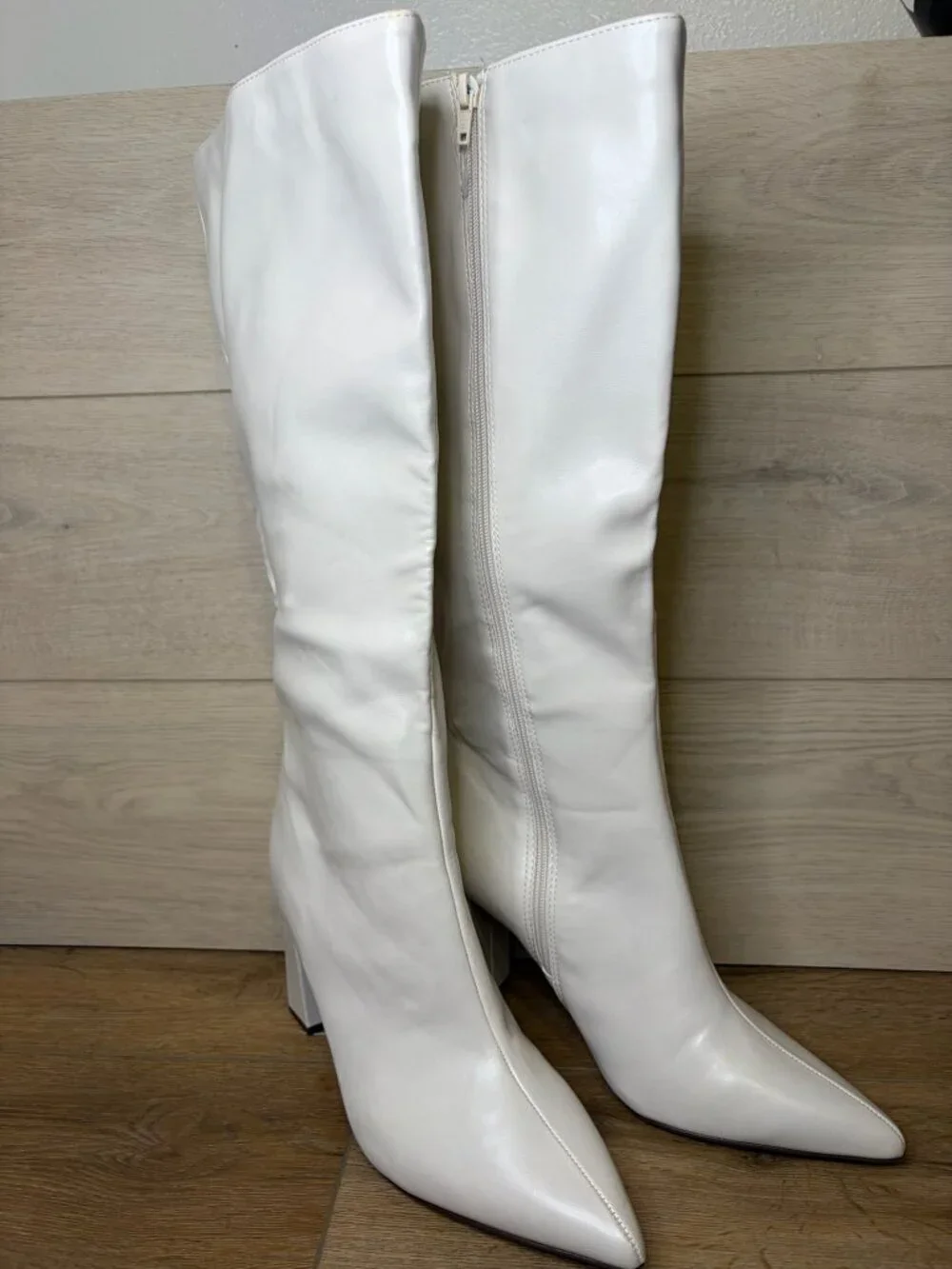 Wild Pair Islahp Knee-High Block Heel Boots White Size 10M